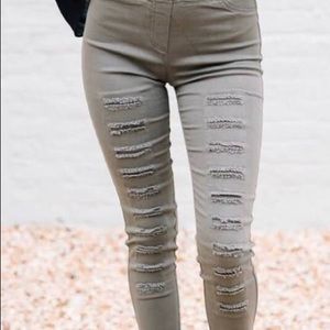 Umgee Distressed Jegging NWT Dark Green Large